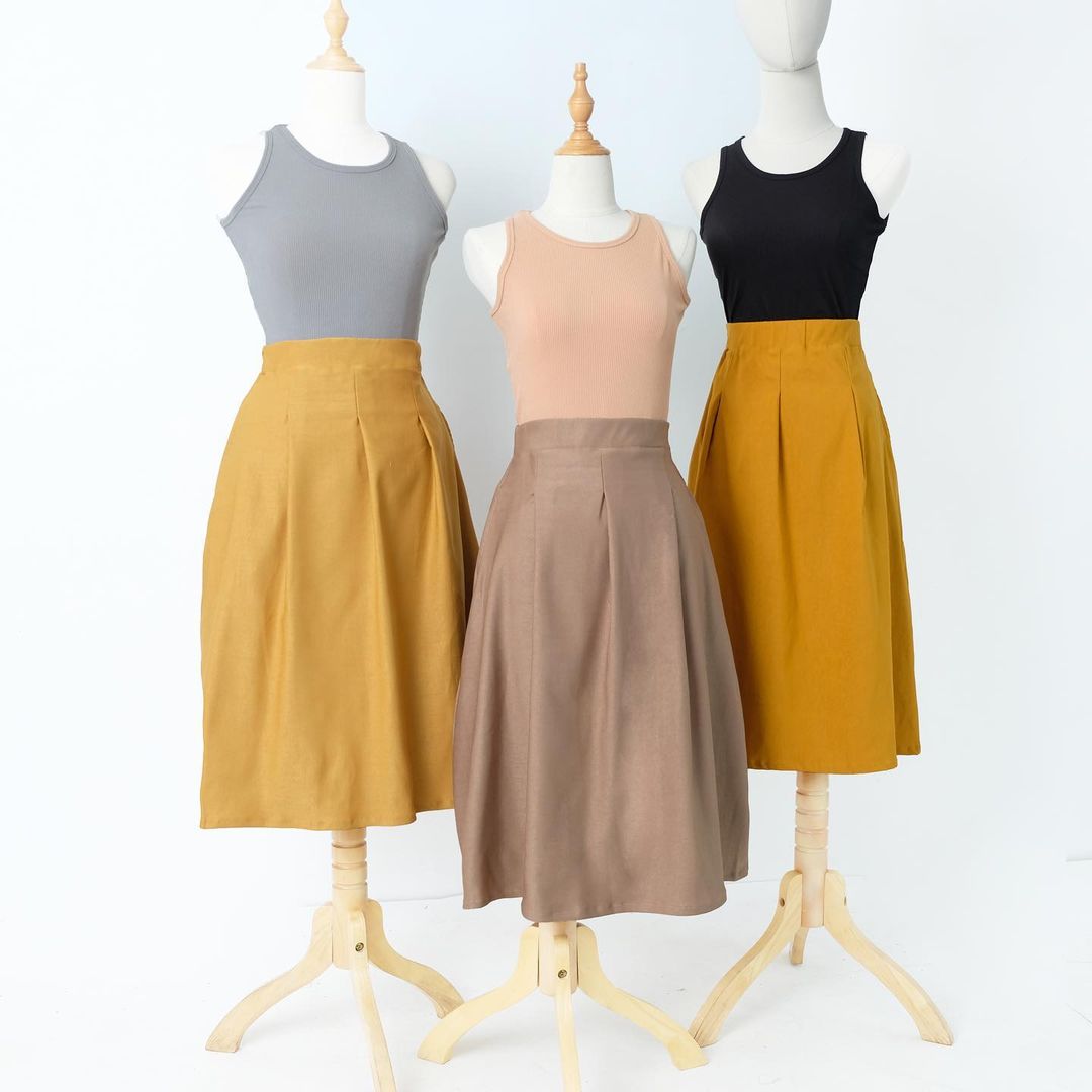 HTP Pleated Woven Skirt With Pockets